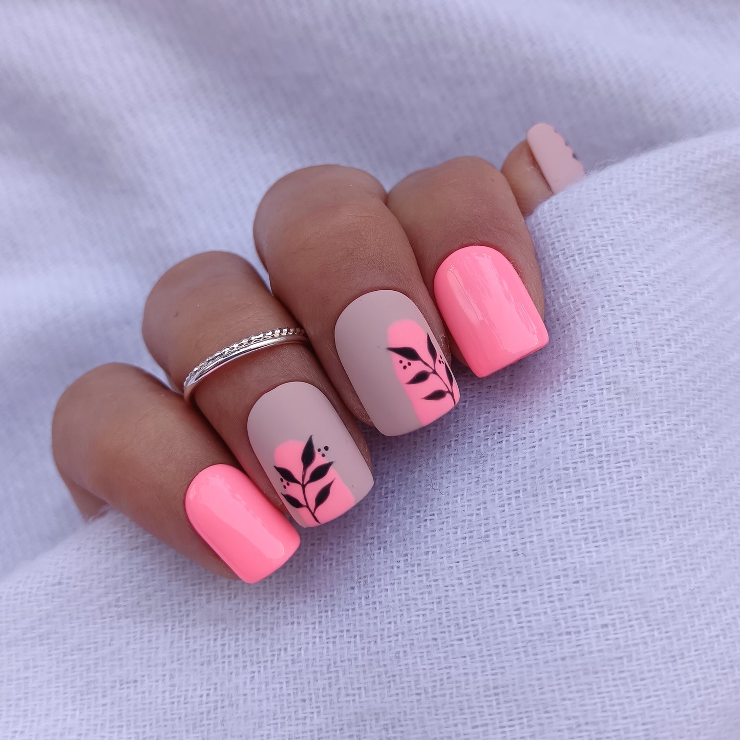 Pinky Leaf